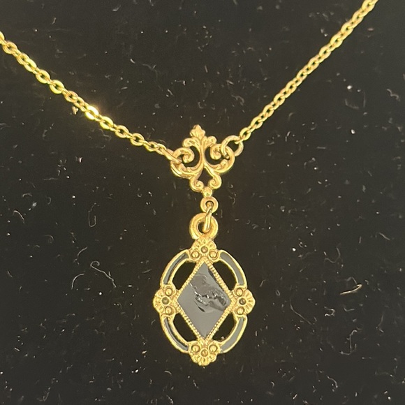 Gold tone plated chain necklace 1923,18” lovely charm in center vintage look - Picture 3 of 5